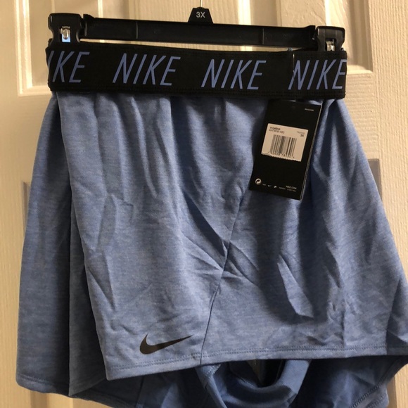 Nike Pants - 🛍 Women’s Nike Plus size Shorts 1x only